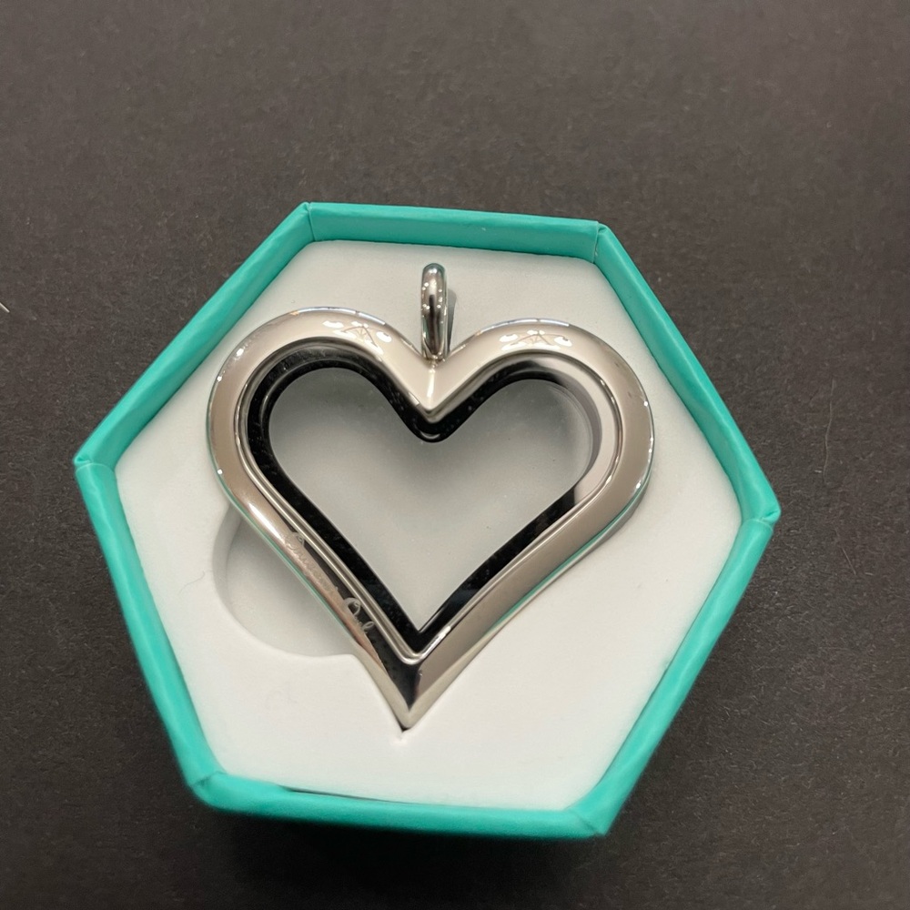 Origami Owl Large Heart Living Locket & Sweetheart Swarovski Crystal Packet - Picture 5 of 9